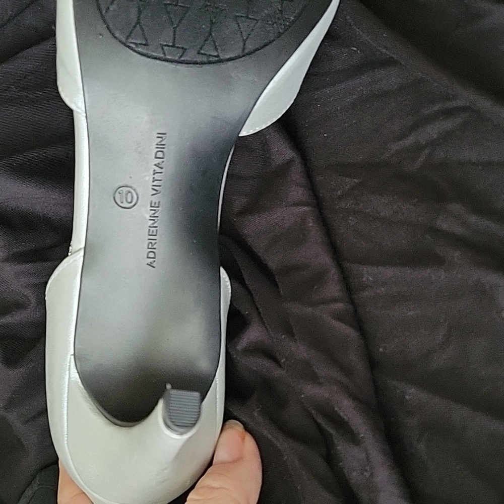 Adrienne Vittadini silver formal shoes. - Picture 12 of 13